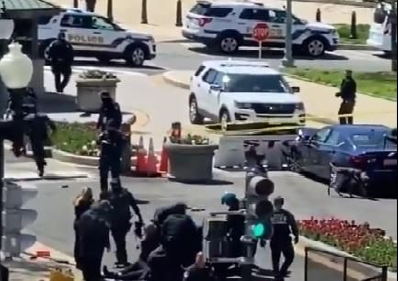 Atropellan a dos agentes que custodiaban el Capitolio.