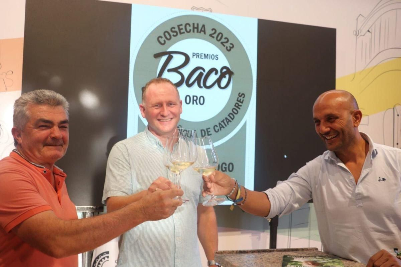 Pablo Estévez fue recibido ayer en el Concello por el alcalde de Porriño, Alejandro Lorenzo.