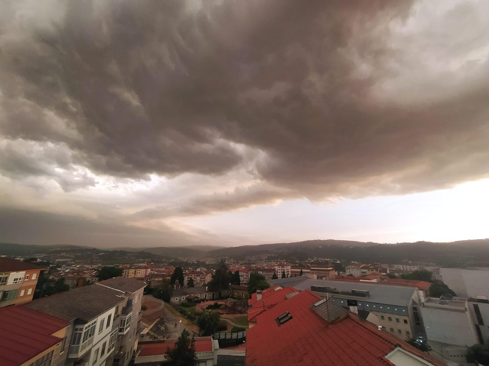 Las tormentas ponen en alerta Ourense 48 horas después de la bomba hídrica.