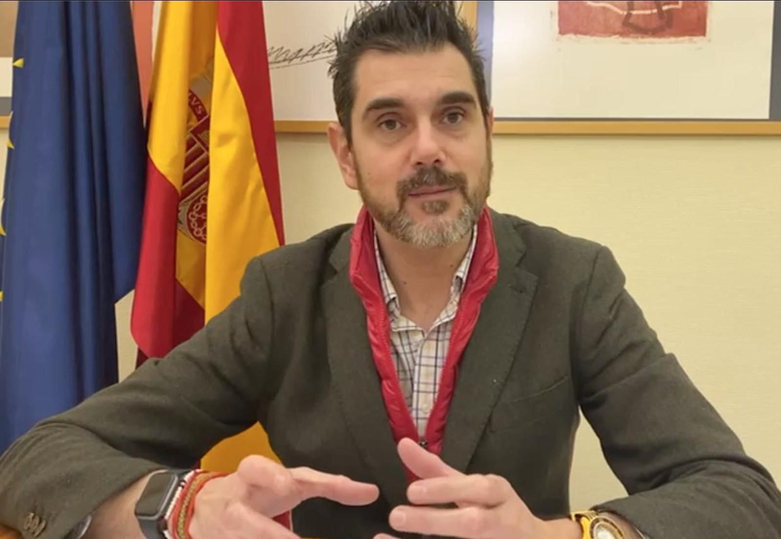 El consejero de trabajo, Migraciones y Seguridad Social en la Casa de España de la Región Parisina.