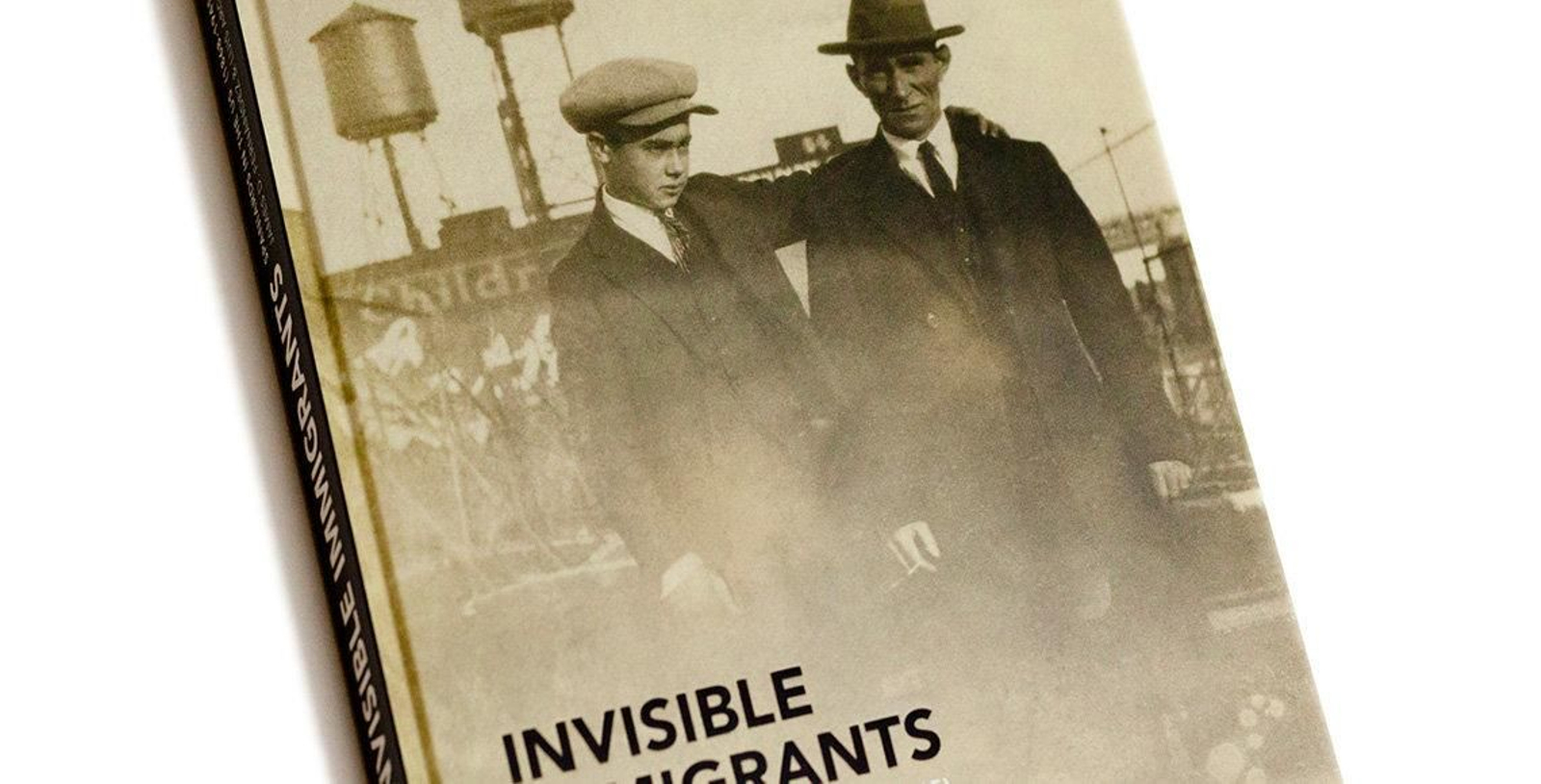 Portada del libro Invisible Immigrants