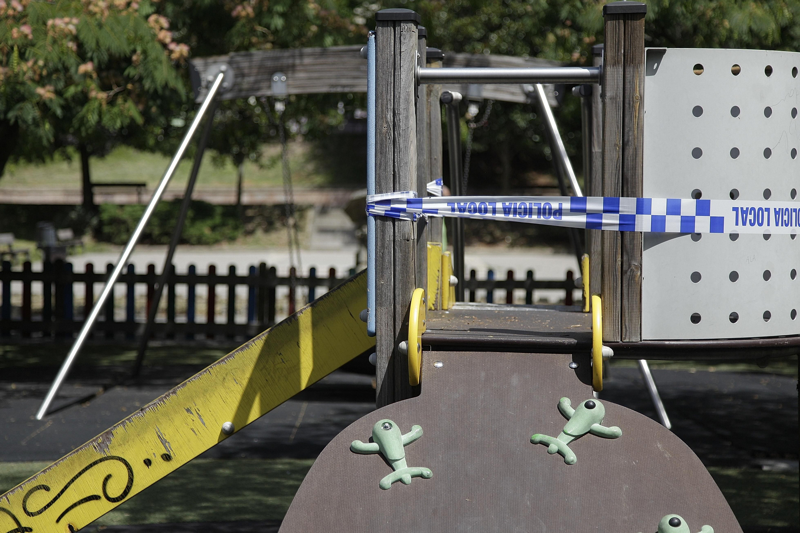 Abandono en el parque de las Zapatillas.