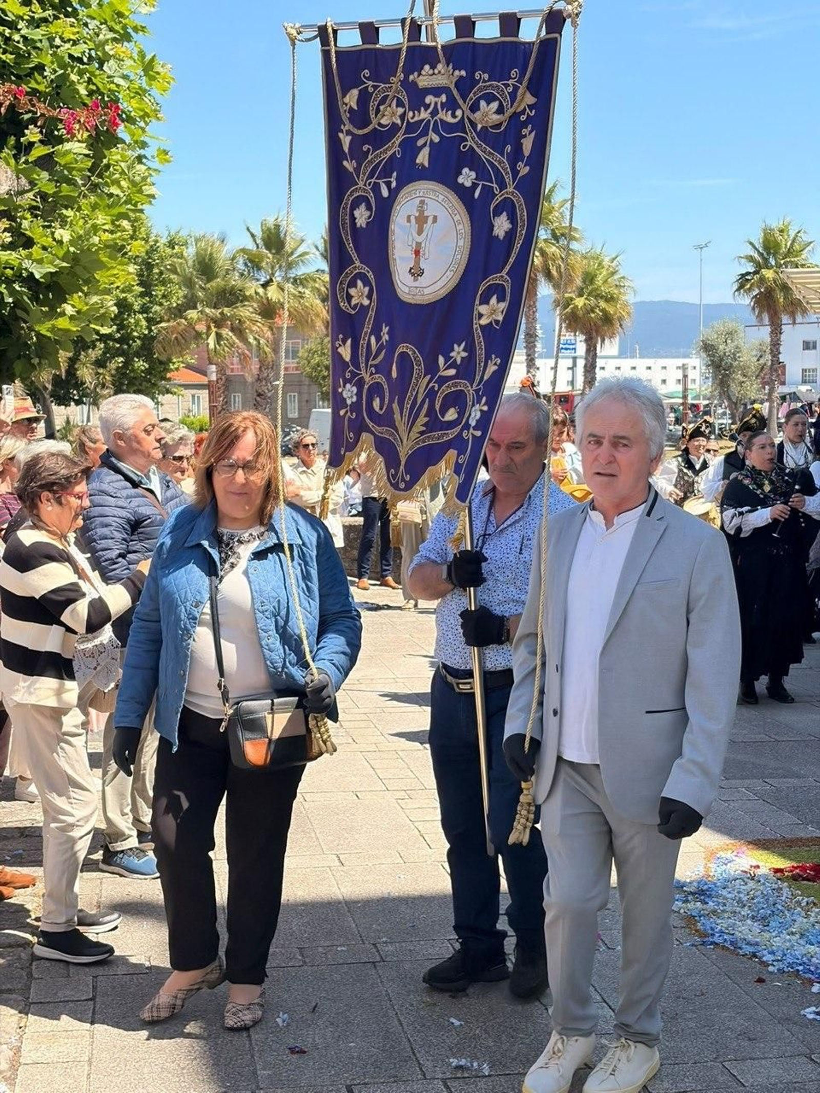 Alfombras florales y procesión del Corpus en Bouzas.