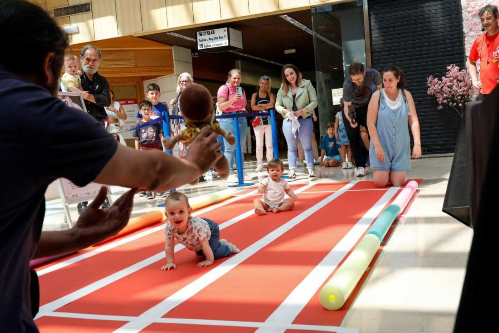 Uno de los bebés, a punto de llegar a la meta.