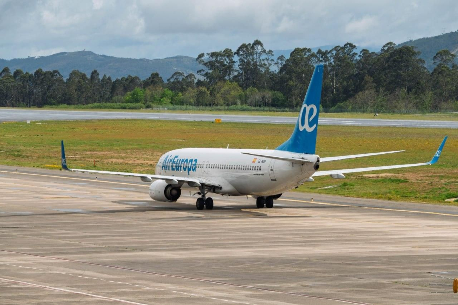 Un avión de Air Europa, estacionado en el aeropuerto de Vigo.