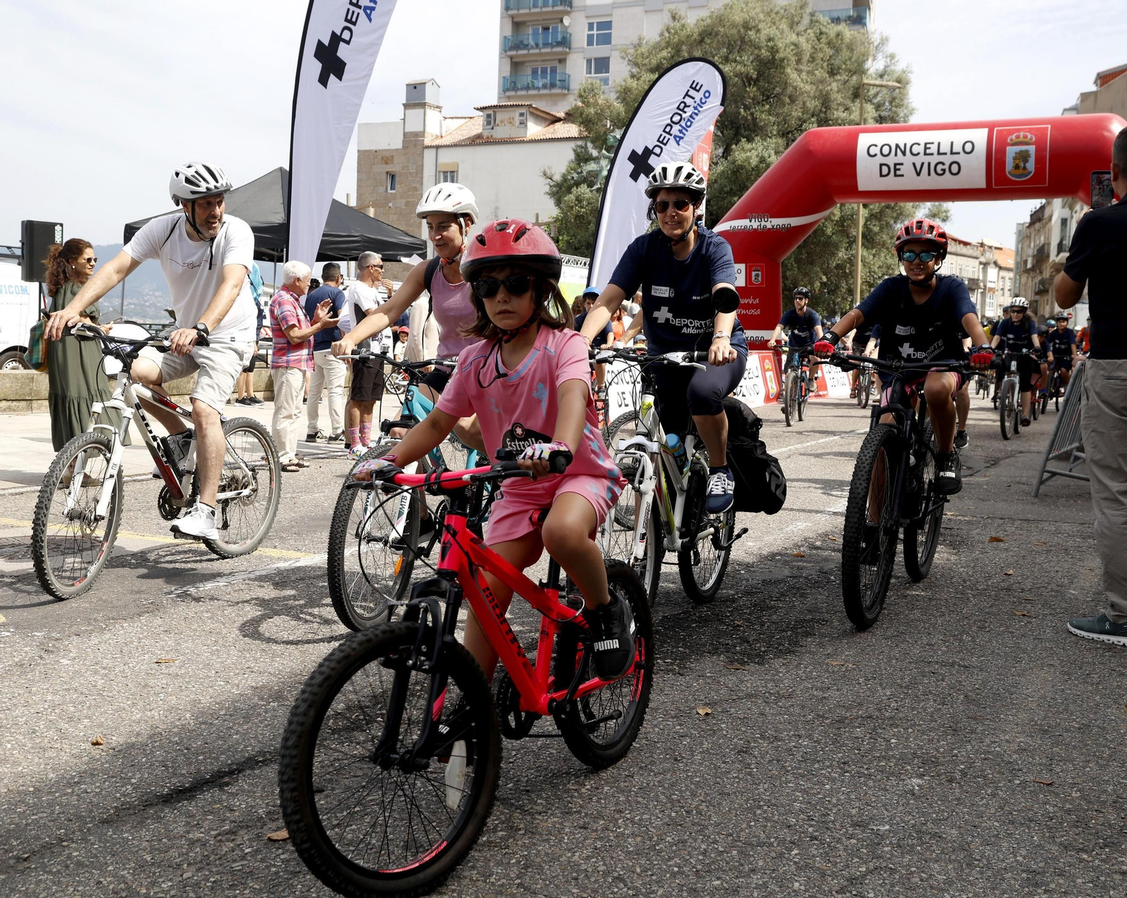 Galería | El ciclismo toma Vigo con la primera edición del Día de la Bici de Atlántico