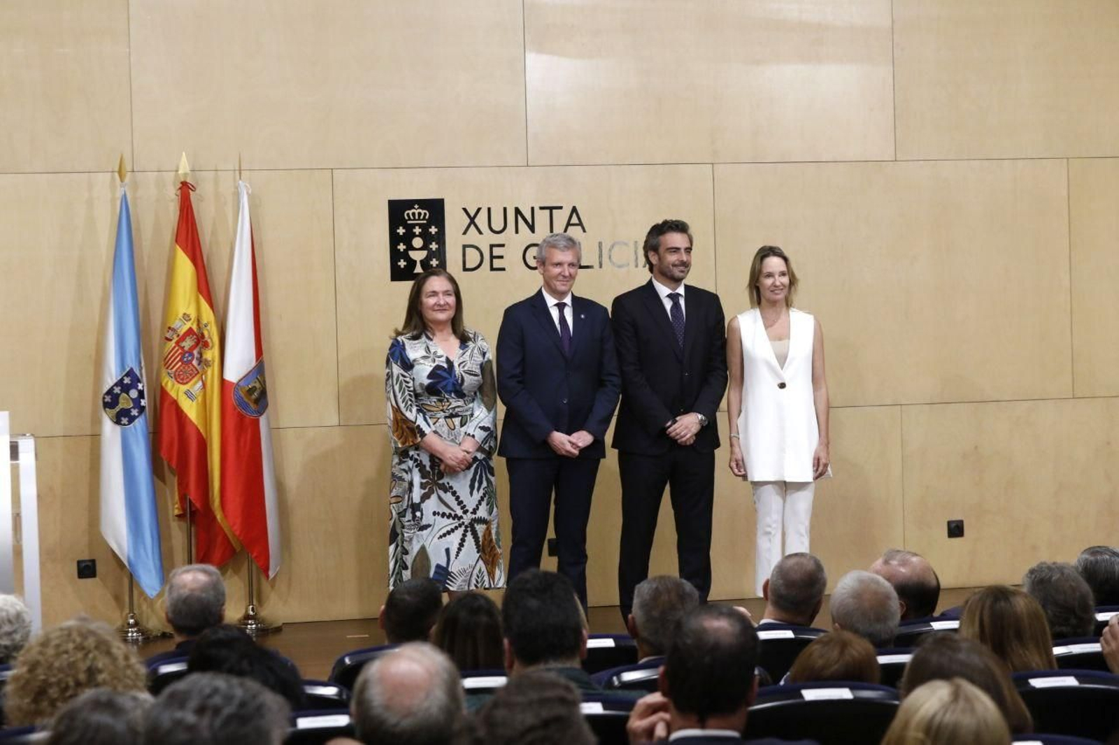 Ana Ortiz junto a Alfonso Rueda, Diego Calvo y Marta Fernández-Tapias. // Jorge Santomé