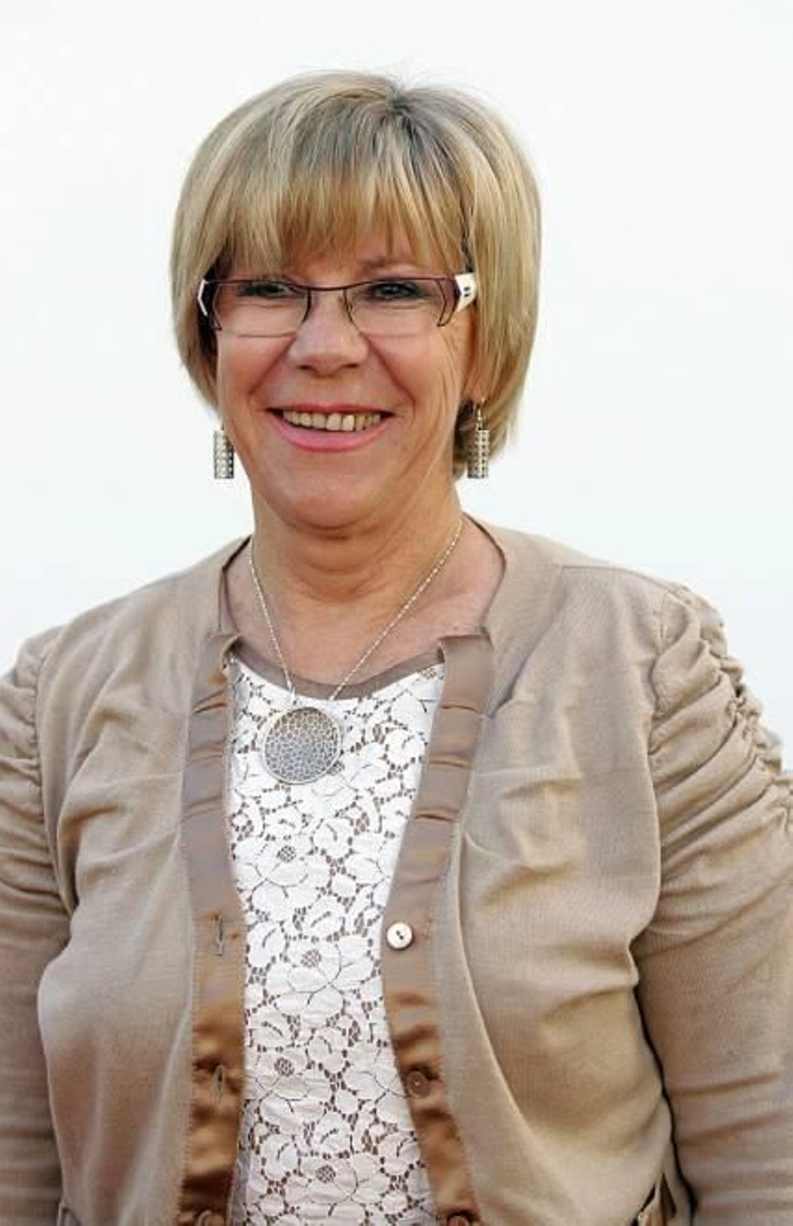 PSOE, Isaura Abelairas, Fue Diputada provincial, presidiendo la Comisión de la Mujer. Ex directora del colegio Chouzo.