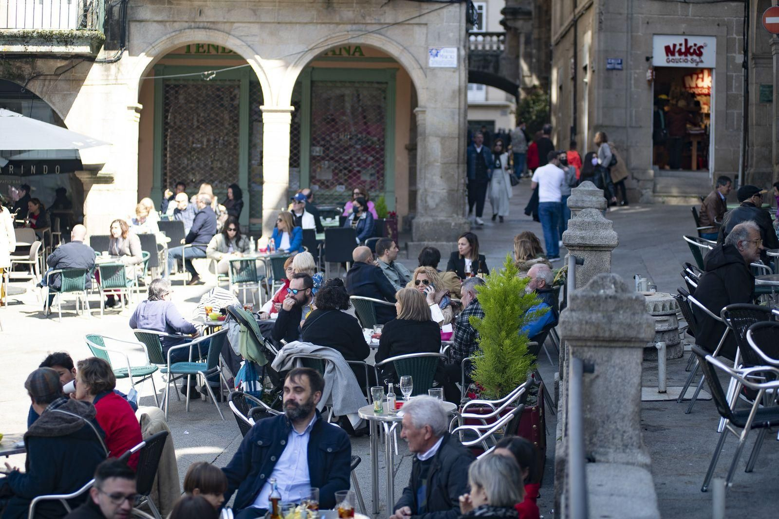 Turistas en Ourense (XESÚS FARIÑAS)