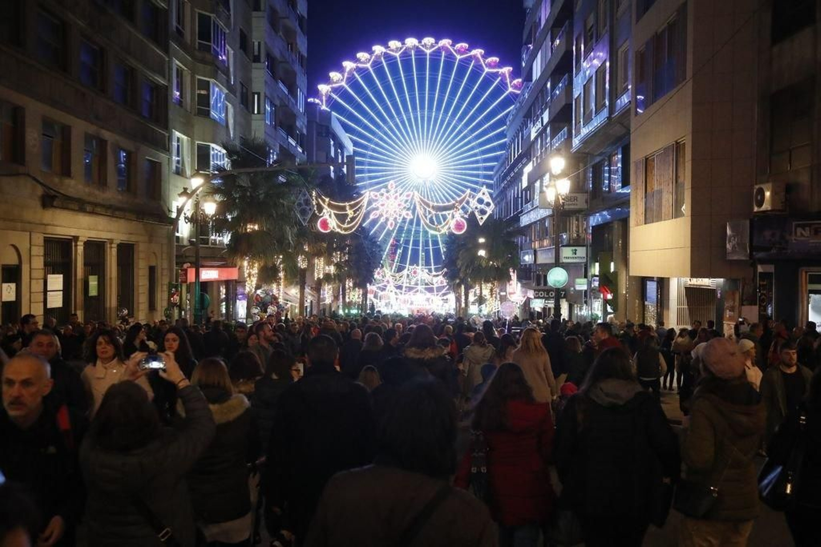 Los turistas invaden Vigo en el Puente175