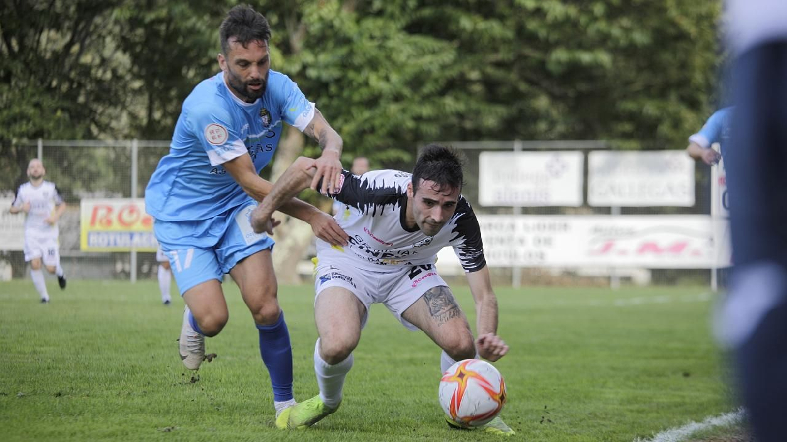 Un instante del Atlético Arnoia - Somozas de Tercera Federación.