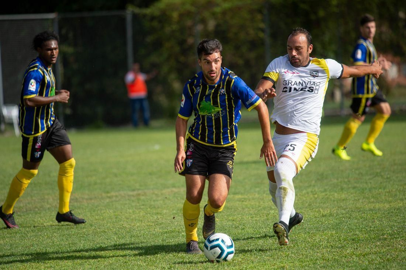 El defensa arnoiés, Dani Arbo. (Foto: Óscar Pinal)