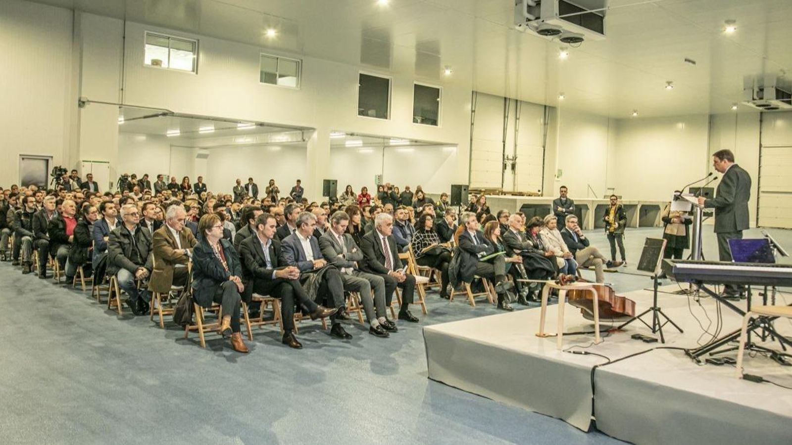 El ministro de Agricultura y Pesca, Luis Planas, durante su intervención en la inauguración de la planta frigorífica de Orpagu.