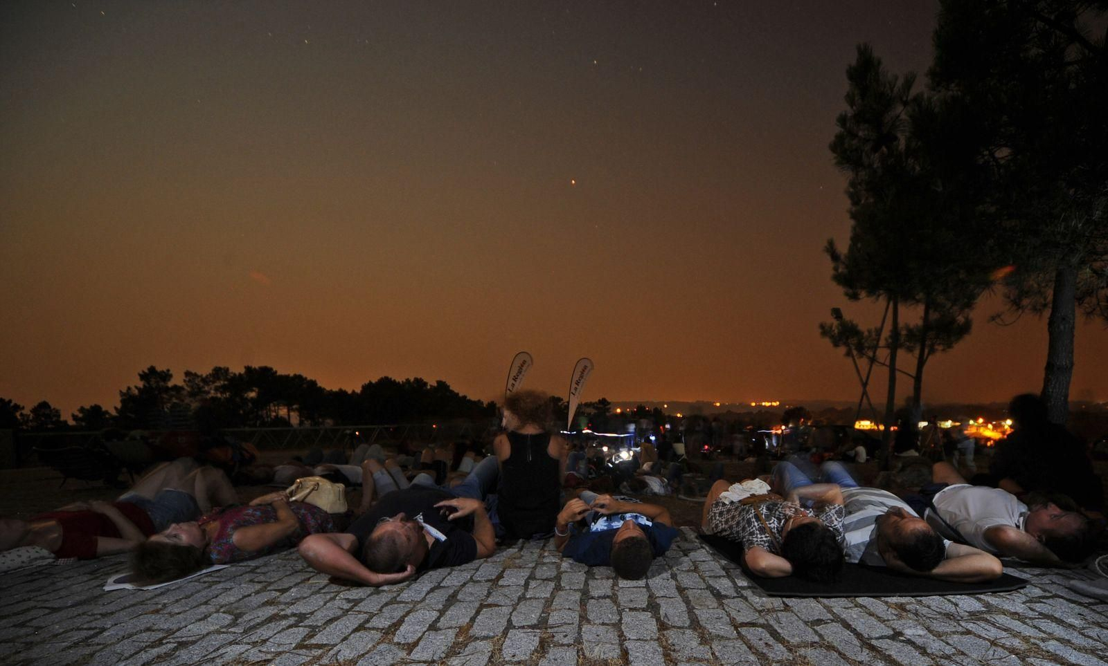 Observación de las perseidas en San Cibrán de Lás. (FOTO: MARTIÑO PINAL)