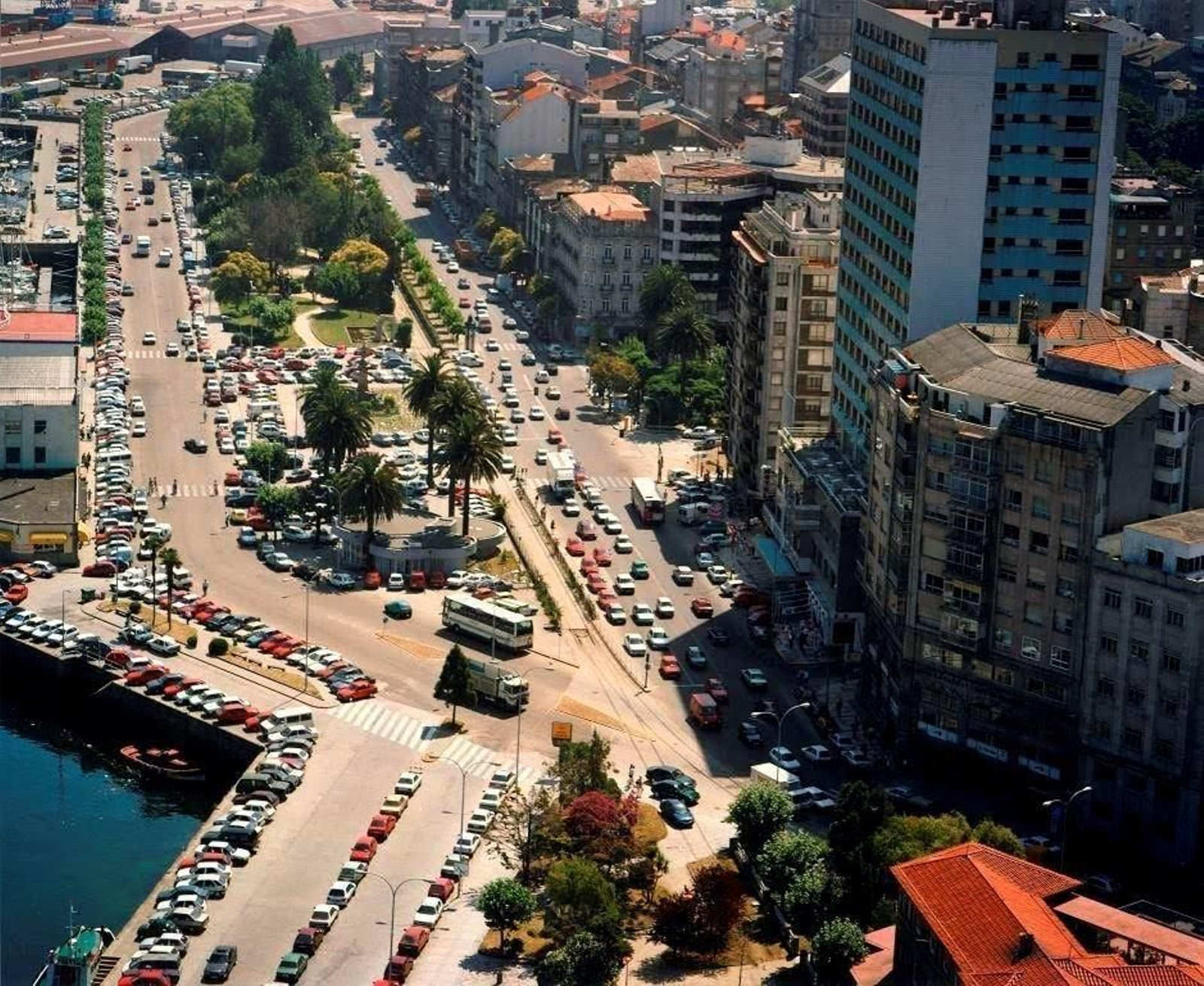 Así estaba el entorno de Abrir Vigo al Mar en 1993, antes del inicio de las obras, Todo coches.