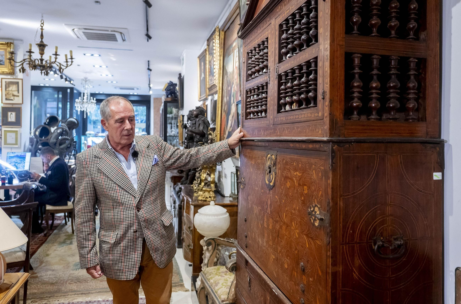 Galería | Los 700 lotes de objetos retirados por los Franco del Pazo de Meirás que salen a subasta